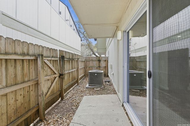 100 Lorenz Rd Apt 802, San Antonio, TX 78209