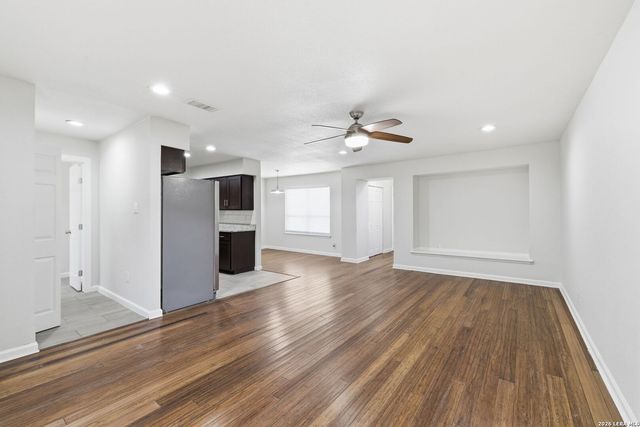 100 Lorenz Rd Apt 802, San Antonio, TX 78209