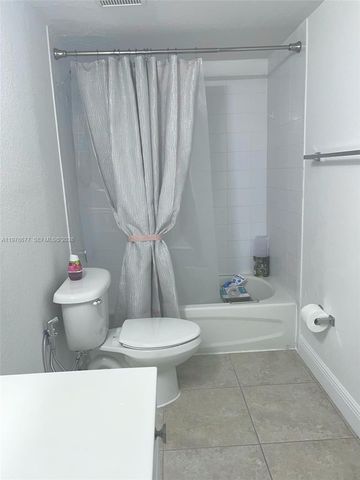 5221 Geneva Way 103, Doral, FL 33166