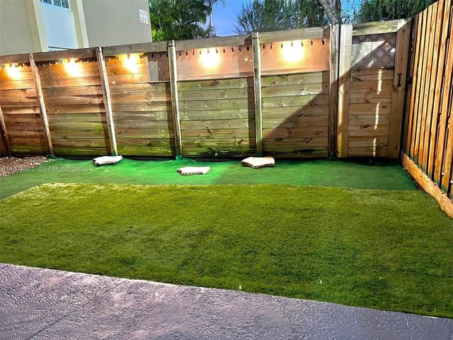 5221 Geneva Way 103, Doral, FL 33166