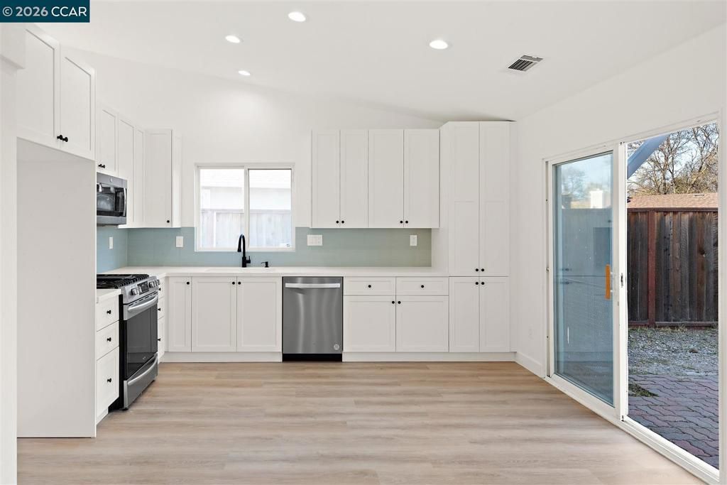 Image 16 of property listing at 3044 3044 Browning Ct, Brentwood, CA 94513