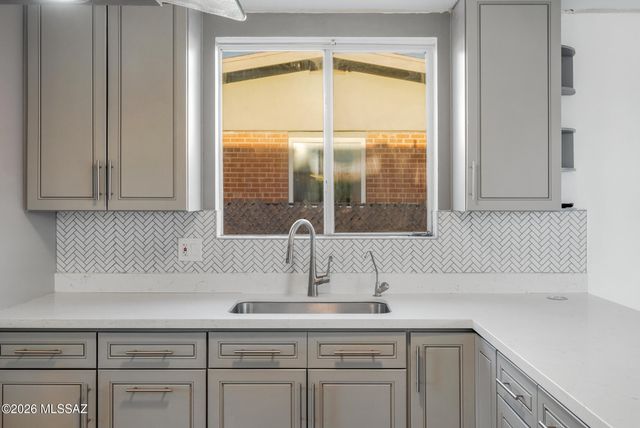 5051 E Julia Street, Tucson, AZ 85711