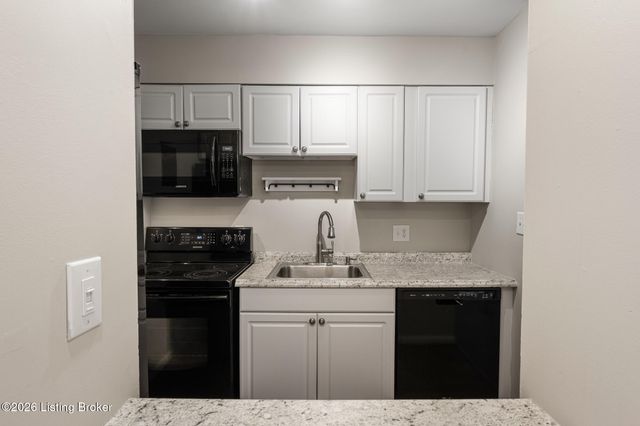 1924 Goldsmith Ln 50, Louisville, KY 40218
