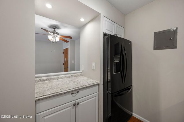 1924 Goldsmith Ln 50, Louisville, KY 40218