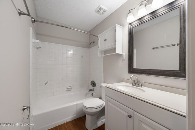 1924 Goldsmith Ln 50, Louisville, KY 40218