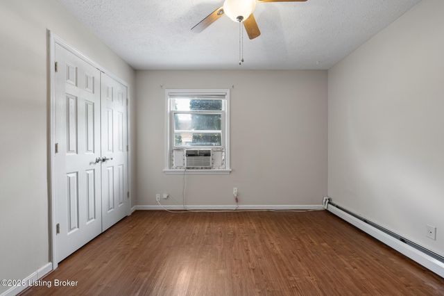 1924 Goldsmith Ln 50, Louisville, KY 40218