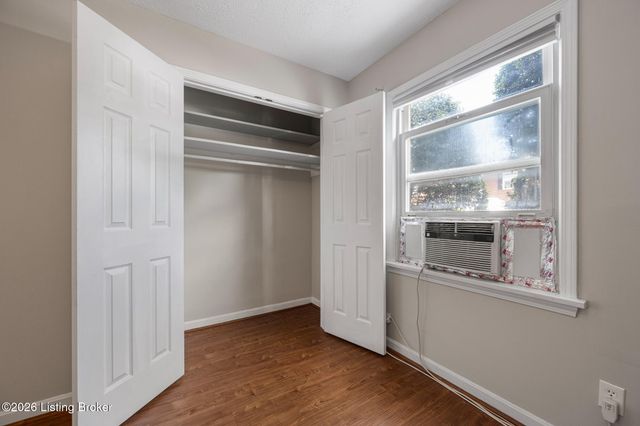 1924 Goldsmith Ln 50, Louisville, KY 40218