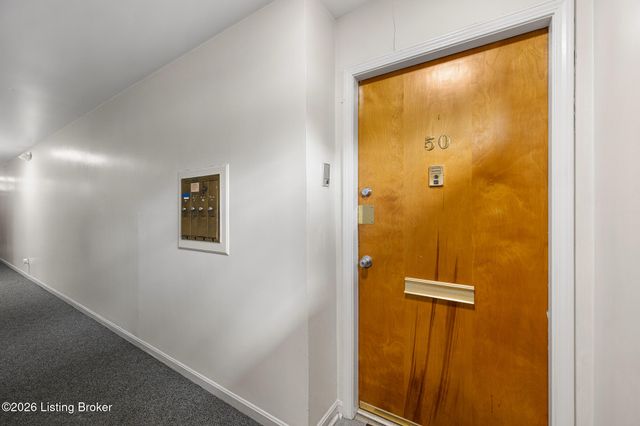 1924 Goldsmith Ln 50, Louisville, KY 40218