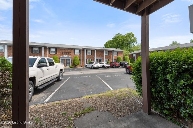 1924 Goldsmith Ln 50, Louisville, KY 40218