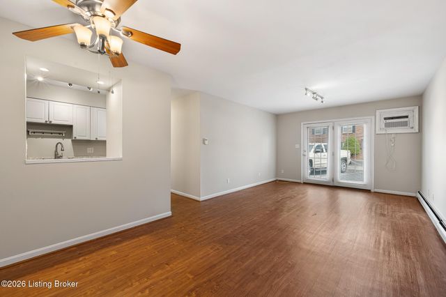 1924 Goldsmith Ln 50, Louisville, KY 40218