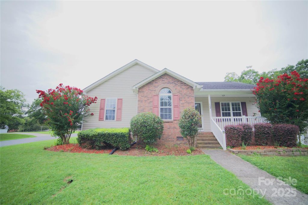 124 E Iowa Avenue, Bessemer City, NC 28016