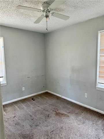 9822 E Independence Avenue, Independence, MO 64053