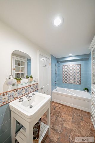 999 S Lee Avenue, Idaho Falls, ID 83404