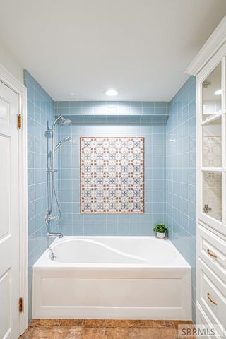 999 S Lee Avenue, Idaho Falls, ID 83404