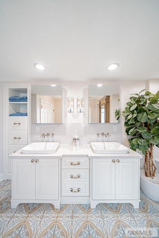 999 S Lee Avenue, Idaho Falls, ID 83404