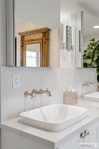 999 S Lee Avenue, Idaho Falls, ID 83404