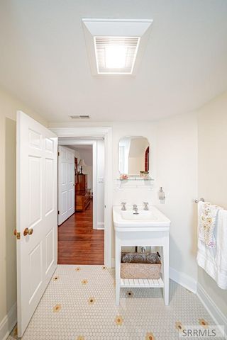 999 S Lee Avenue, Idaho Falls, ID 83404