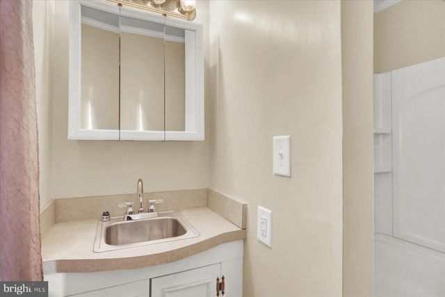 2711 BOAS ST, Harrisburg, PA 17103