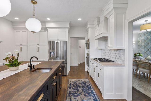 8455 Kelzer Pond Drive, Victoria, MN 55386