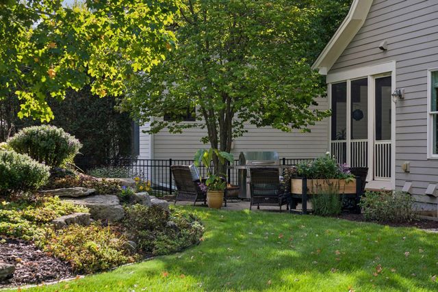 8455 Kelzer Pond Drive, Victoria, MN 55386