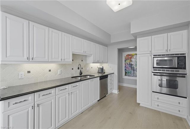 7515 Pelican Bay BLVD 5B, Naples, FL 34108