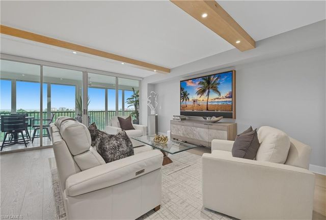 7515 Pelican Bay BLVD 5B, Naples, FL 34108