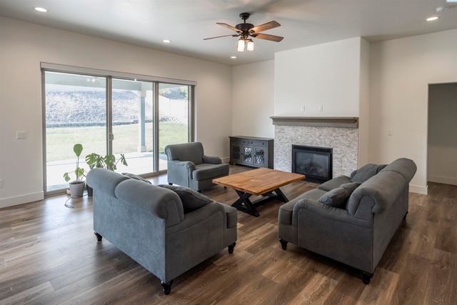 4841 Tillamook Dr, Richland, WA 99352