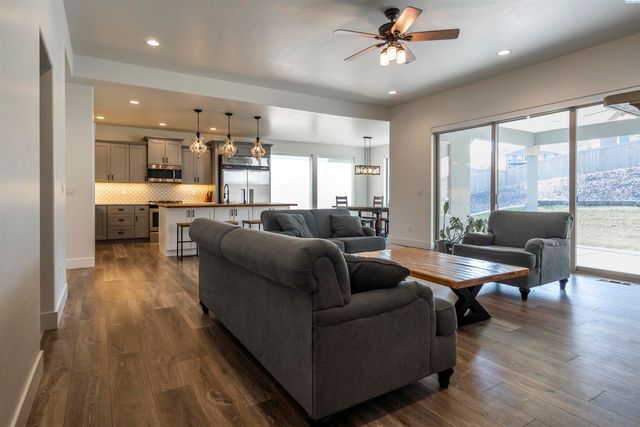 4841 Tillamook Dr, Richland, WA 99352