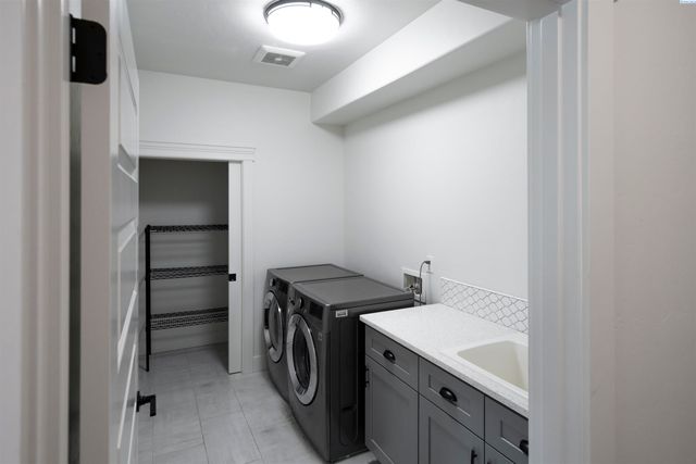 4841 Tillamook Dr, Richland, WA 99352