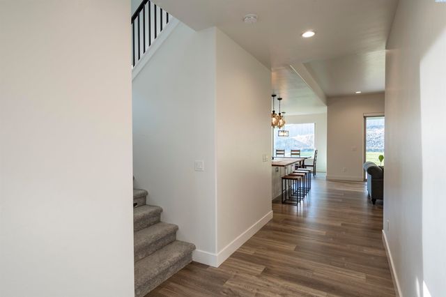 4841 Tillamook Dr, Richland, WA 99352