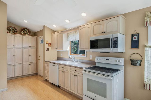 2 Armor Court, Kings Park, NY 11754