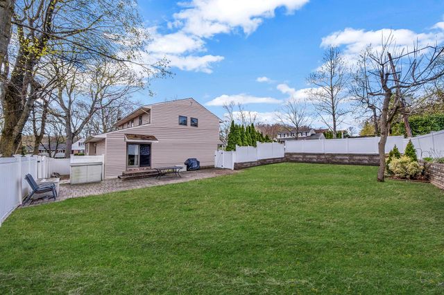 2 Armor Court, Kings Park, NY 11754