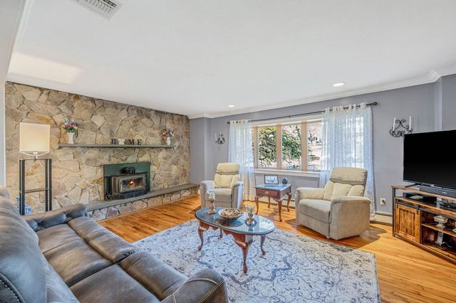 2 Armor Court, Kings Park, NY 11754