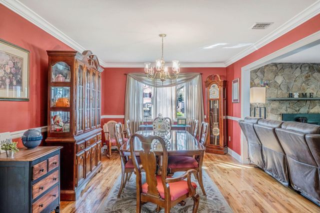 2 Armor Court, Kings Park, NY 11754