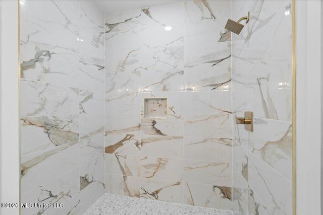 185 Lee Creek Cove, Byhalia, MS 38611