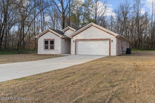 185 Lee Creek Cove, Byhalia, MS 38611