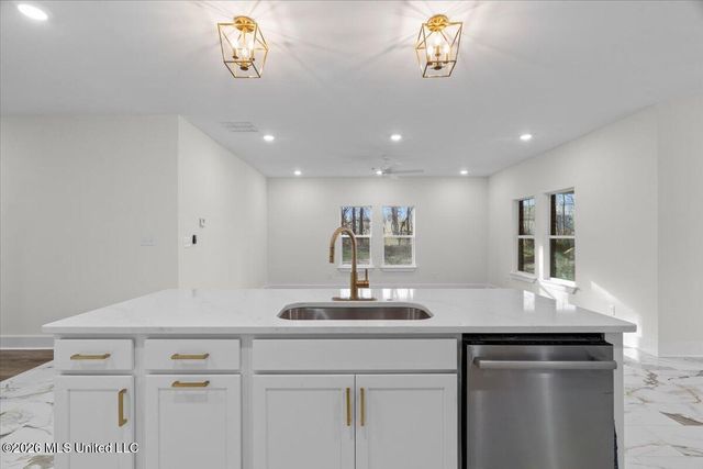 185 Lee Creek Cove, Byhalia, MS 38611