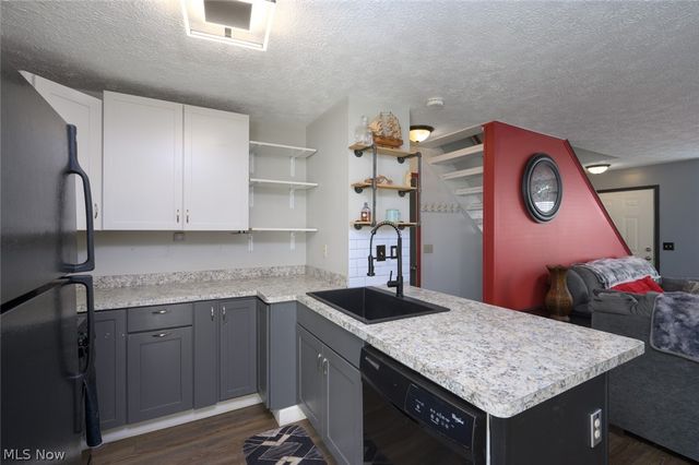 3204 Deer Trail D, Cortland, OH 44410