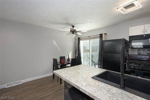 3204 Deer Trail D, Cortland, OH 44410