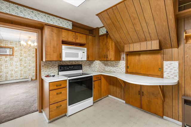 410 W Elm Street, Hartford, IA 50118