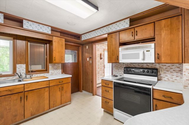 410 W Elm Street, Hartford, IA 50118