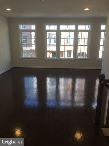 3163 JOHN GLENN ST, Herndon, VA 20171