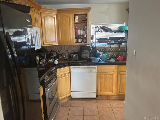 19 westside Avenue, Bay Shore, NY 11706