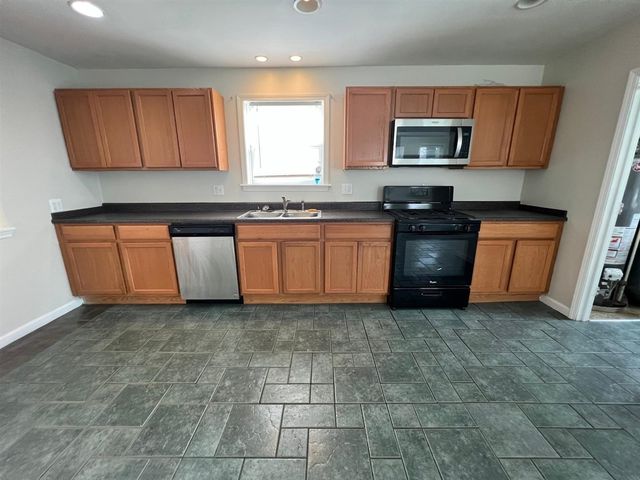 28033 Rosemont Street, Roseville, MI 48066