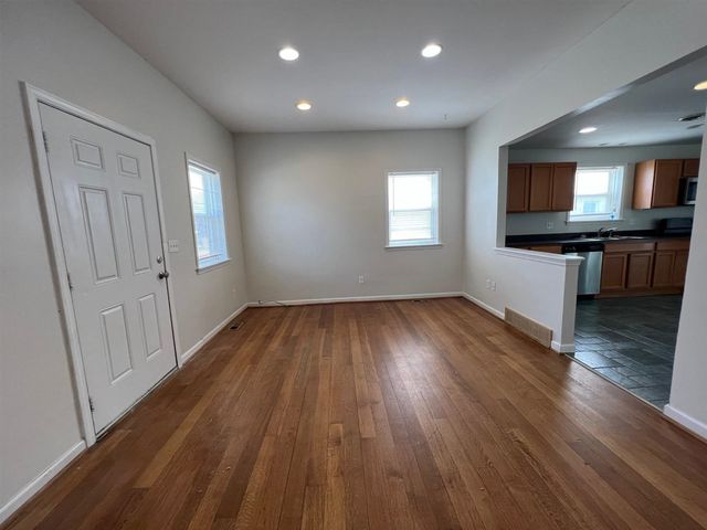28033 Rosemont Street, Roseville, MI 48066