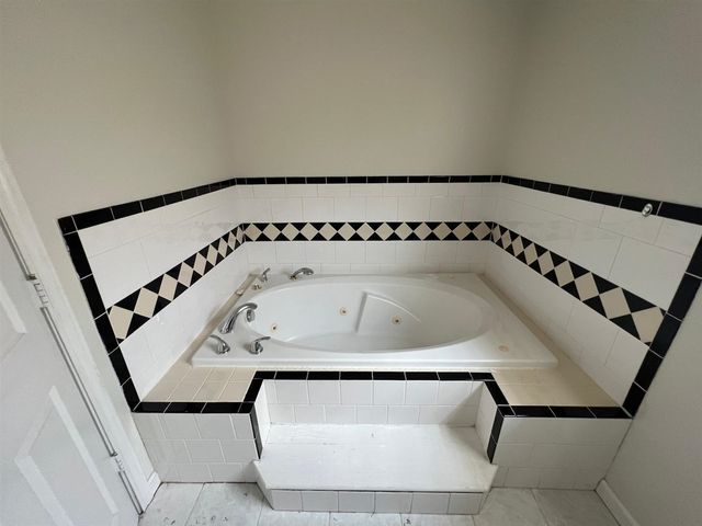 28033 Rosemont Street, Roseville, MI 48066