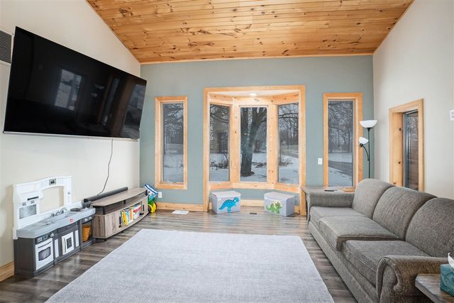 323 S Truhn Road, Fowlerville, MI 48836