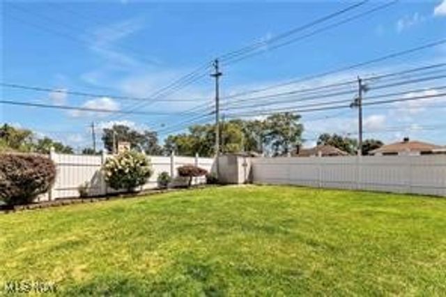 1030 Guadalupe Drive, Parma, OH 44134