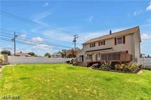 1030 Guadalupe Drive, Parma, OH 44134