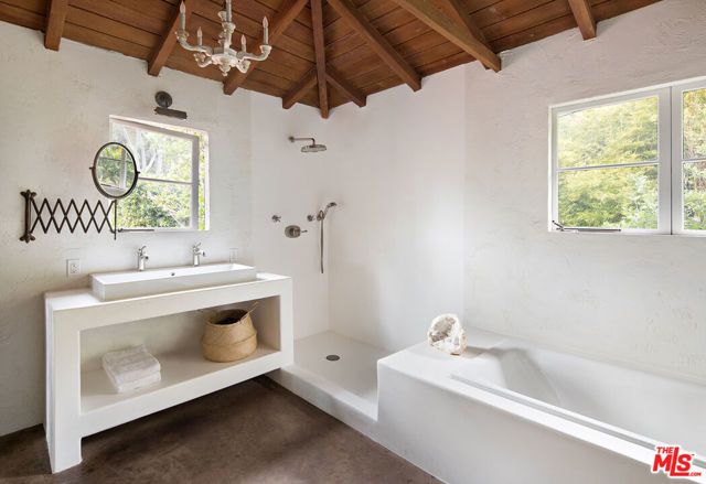 2840 Seattle Drive, Los Angeles, CA 90046